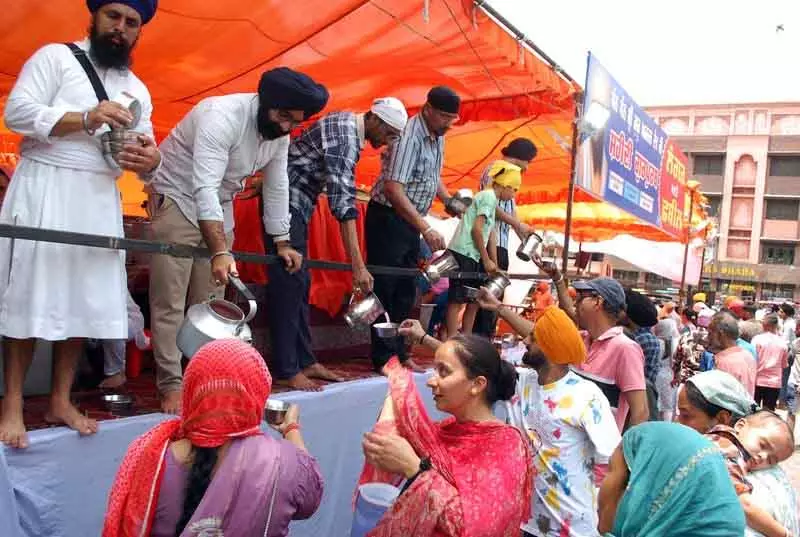Guru Arjan Dev शहीदी पर्व श्रद्धापूर्वक मनाया गया Guru Arjan Dev शहीदी पर्व श्रद्धापूर्वक मनाया गया