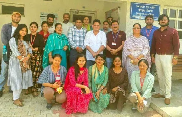 CUJ ने मनाया हिंदी पत्रकारिता दिवस CUJ ने मनाया हिंदी पत्रकारिता दिवस