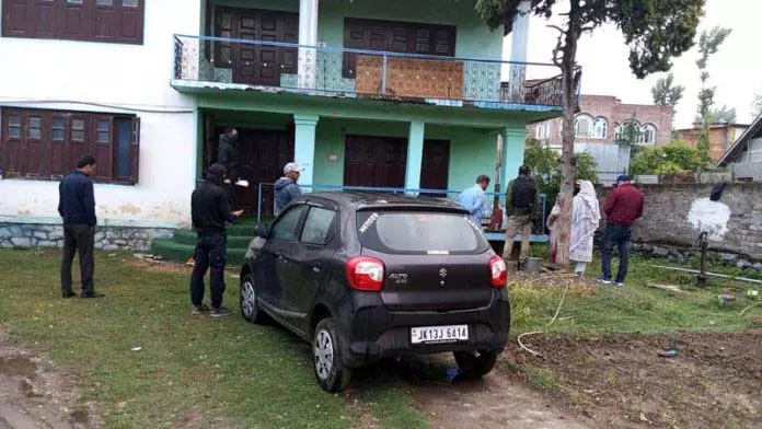 CIK ने सोशल मीडिया के दुरुपयोग के लिए कश्मीर भर में छापेमारी की CIK ने सोशल मीडिया के दुरुपयोग के लिए कश्मीर भर में छापेमारी की