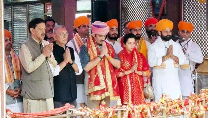 Jammu: विक्रमादित्य ने माता खीर भवानी मंदिर में मेले की तैयारियों की समीक्षा की Jammu: विक्रमादित्य ने माता खीर भवानी मंदिर में मेले की तैयारियों की समीक्षा की