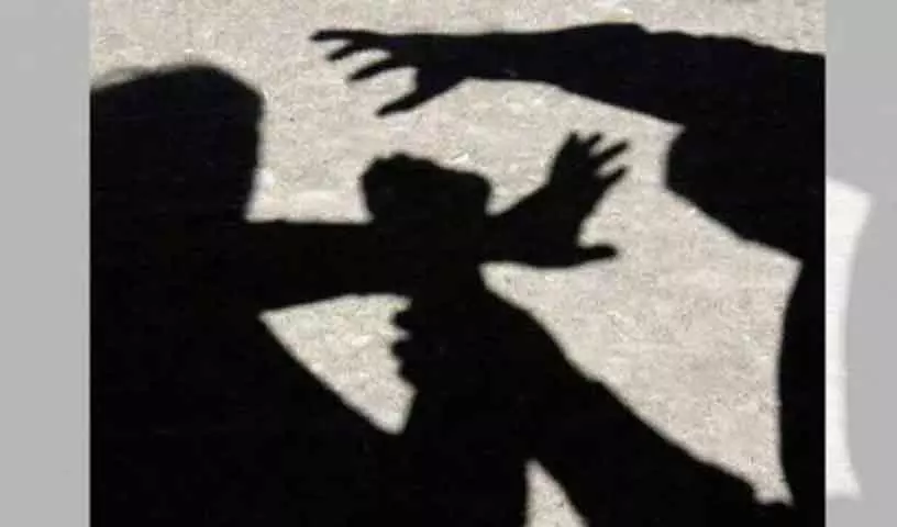 Hyderabad: चेन स्नैचरों ने महिला दुकानदार को बनाया निशाना Hyderabad: चेन स्नैचरों ने महिला दुकानदार को बनाया निशाना