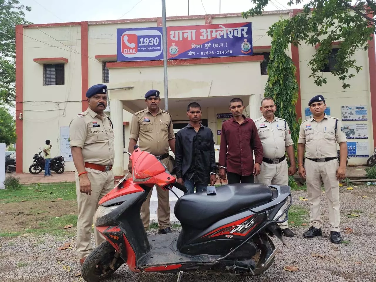 लूट के विरोध पर जानलेवा हमला, दो मुख्य आरोपी गिरफ्तार, एक फरार लूट के विरोध पर जानलेवा हमला, दो मुख्य आरोपी गिरफ्तार, एक फरार