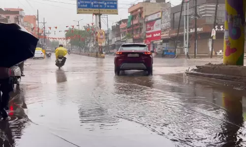 रायपुर में सुबह से हो रही मूसलाधार बारिश, साथ में गर्जना भी
