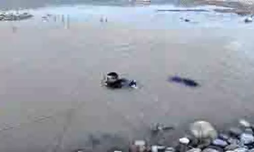 Rishikesh: नदी में नहाने गई तीन लड़कियां बहीं,  दो  के शव बरामद, एक सुरक्षित