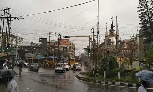 शुक्रवार को भारी बारिश के बाद Guwahati में भारी जलभराव