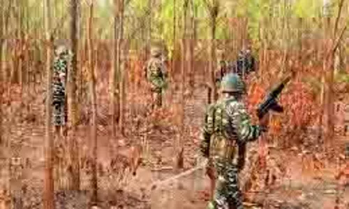 Jharkhand: पुलिस और नक्सलियों के बीच मुठभेड़ Jharkhand: पुलिस और नक्सलियों के बीच मुठभेड़