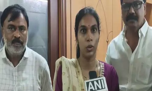 मेरे पिता निर्दोष हैं, उन्होंने लोगों के लिए लड़ाई लड़ी: Kakni Govardhan Reddy की बेटी ने उनकी रिहाई की मांग की मेरे पिता निर्दोष हैं, उन्होंने लोगों के लिए लड़ाई लड़ी: Kakni Govardhan Reddy की बेटी ने उनकी रिहाई की मांग की