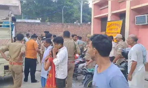 शादी से लौट रही कार खाई में गिरी, पांच लोगों की मौत, VIDEO