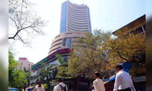 IT गिरावट और एशियाई कमजोरियों के बीच सेंसेक्स 219 अंक लुढ़का, निफ्टी भी टूटा IT गिरावट और एशियाई कमजोरियों के बीच सेंसेक्स 219 अंक लुढ़का, निफ्टी भी टूटा