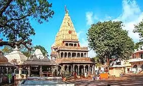 BJP MP ने महाकाल मंदिर में CAPF की स्थायी तैनाती के लिए प्रधानमंत्री को पत्र लिखा BJP MP ने महाकाल मंदिर में CAPF की स्थायी तैनाती के लिए प्रधानमंत्री को पत्र लिखा