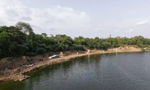 क्षिप्रा के 30 किलोमीटर के हिस्से का नाम रामघाट रखें: महंत हरि गिरि ने CM से कहा