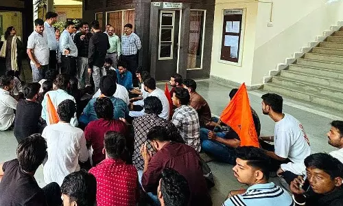 Bhopal : लॉ कॉलेज के निदेशक को हटाया गया, लड़कियों के आरोपों पर उनसे पूछताछ