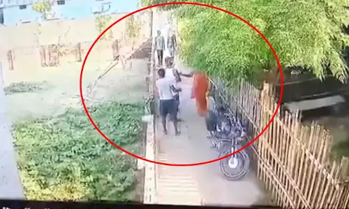 रिटायर्ड रेलकर्मी की मौत का LIVE वीडियो, देख सिहर गए लोग