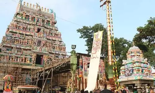 Tamil Nadu : तिरुनागेश्वरम मंदिर में वैकासी विशाखा उत्सव के लिए ध्वजारोहण समारोह Tamil Nadu : तिरुनागेश्वरम मंदिर में वैकासी विशाखा उत्सव के लिए ध्वजारोहण समारोह