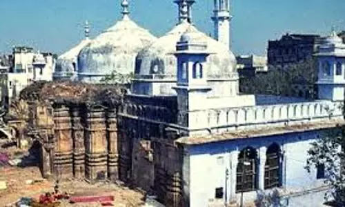 Varanasi: मसुन्नी वक्फ बोर्ड की बहस पूरी, ज्ञानवापी पर आज कोर्ट में बहस जारी Varanasi: मसुन्नी वक्फ बोर्ड की बहस पूरी, ज्ञानवापी पर आज कोर्ट में बहस जारी