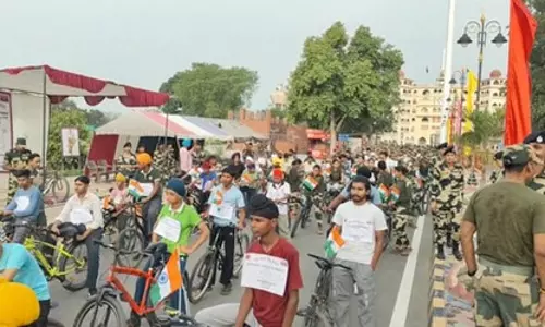 बीएसएफ ने निकाली साइकिल रैली, बच्चों और युवाओं में दिखा जोश बीएसएफ ने निकाली साइकिल रैली, बच्चों और युवाओं में दिखा जोश