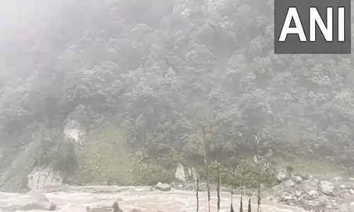 भारी बारिश के बीच तीस्ता नदी का जलस्तर बढ़ने पर IMD ने रेड अलर्ट जारी किया भारी बारिश के बीच तीस्ता नदी का जलस्तर बढ़ने पर IMD ने रेड अलर्ट जारी किया