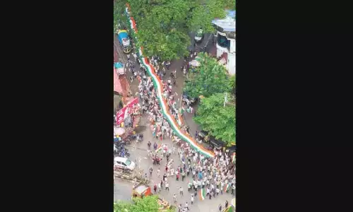 Karnataka: कारवार में विशाल तिरंगा यात्रा निकाली गई Karnataka: कारवार में विशाल तिरंगा यात्रा निकाली गई