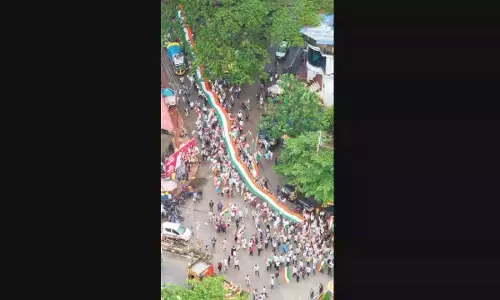 कारवार में विशाल तिरंगा यात्रा निकाली गई