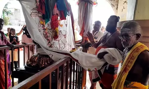 Tamil Nadu : करुणास्वामी मंदिर में वैकासी उत्सव का ध्वजारोहण Tamil Nadu : करुणास्वामी मंदिर में वैकासी उत्सव का ध्वजारोहण