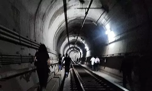 Police ने सबवे में आग लगाने के संदिग्ध को पकड़ा, सैकड़ों लोग सुरंग से भाग निकले