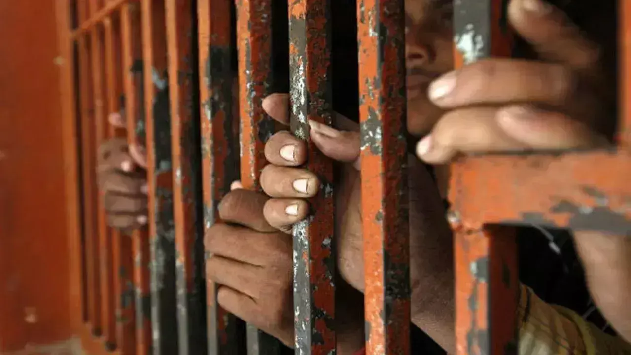 Lucknow: कैदियों के सुधार को लेकर यूपी जेल प्रशासन और RRU के बीच समझौता