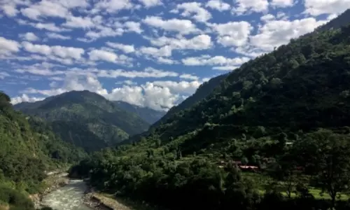 भूस्खलन से दो तीर्थयात्रियों की मौत, चार घायल भूस्खलन से दो तीर्थयात्रियों की मौत, चार घायल