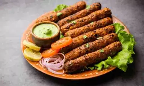 Recipe: इस आसान रेसिपी से घर पर बनाएं रेस्टोरेंट जैसा स्वादिष्ट चिकन सीक कबाब