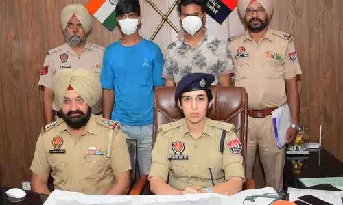 Amritsar: कृष्णा गिरोह के दो साथी पिस्तौल और तीन जिंदा कारतूस के साथ गिरफ्तार Amritsar: कृष्णा गिरोह के दो साथी पिस्तौल और तीन जिंदा कारतूस के साथ गिरफ्तार