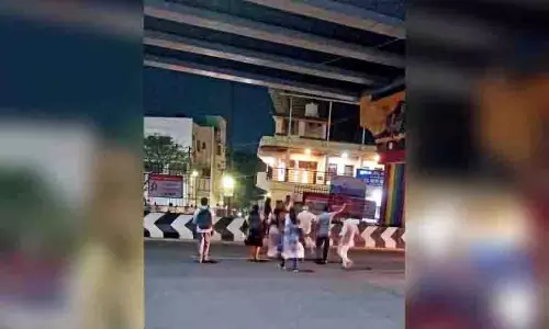 Chennai Citizen Connect: पल्लवरम फ्लाईओवर के नीचे से गुजरना पैदल यात्रियों के लिए चुनौती Chennai Citizen Connect: पल्लवरम फ्लाईओवर के नीचे से गुजरना पैदल यात्रियों के लिए चुनौती