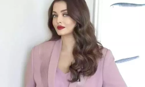 Aishwarya Rai Bachchan का कान्स का ठाठदार मौवे पैंटसूट वायरल हुआ Aishwarya Rai Bachchan का कान्स का ठाठदार मौवे पैंटसूट वायरल हुआ