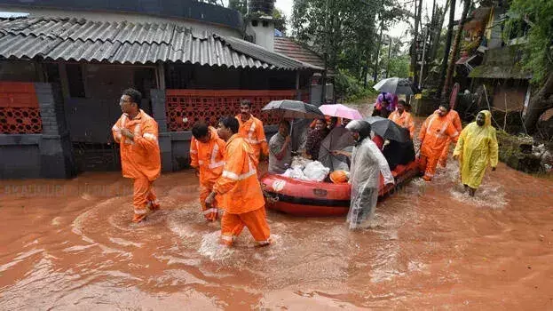 Kerala: मानसून बना कहर: भारी बारिश से 6 की मौत, 10 मछुआरे लापता