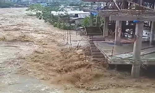 दापोरिजो में अचानक आई बाढ़ ने कहर बरपाया