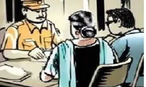 Lucknow: बेटी के सिर के अवशेषों के लिए दर-दर भटकते मां-बाप, सिस्टम बेपरवाह Lucknow: बेटी के सिर के अवशेषों के लिए दर-दर भटकते मां-बाप, सिस्टम बेपरवाह