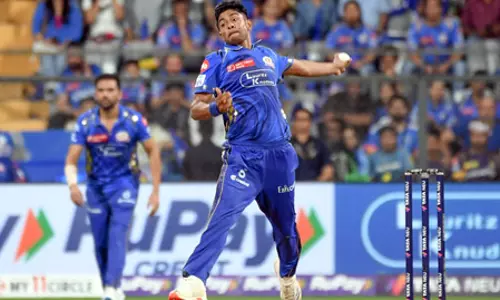नॉकआउट मैच में चमके अनकैप्ड अश्वनी कुमार, तारीफ करते थके नहीं कोच जयवर्धने नॉकआउट मैच में चमके अनकैप्ड अश्वनी कुमार, तारीफ करते थके नहीं कोच जयवर्धने