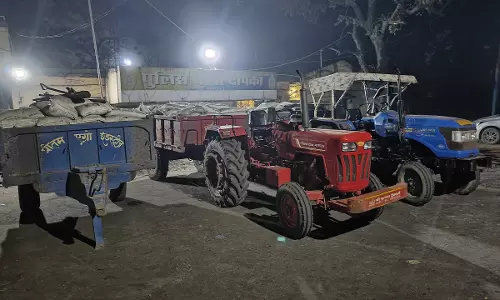 Panna: ट्रैक्टर चोरी कर भागे चोर, जंगल में छिपाई ट्रॉली; पुलिस ने मारा छापा