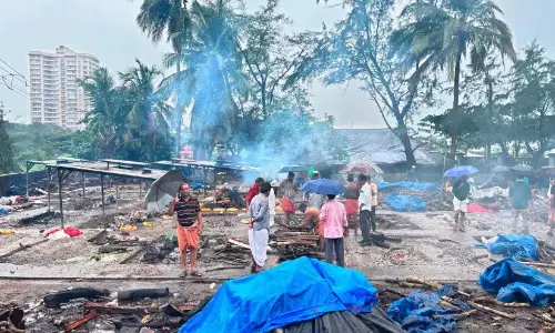 Kerala : पय्यम्बलम में अंतिम संस्कार स्थल जलमग्न हो गया