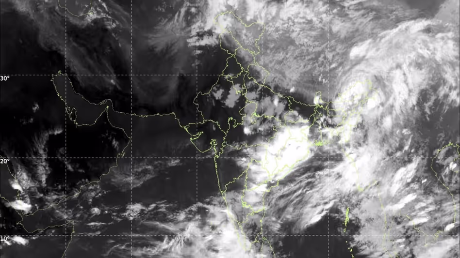 Assam के अधिकांश हिस्सों में रेड अलर्ट, गुवाहाटी में भारी जलभराव