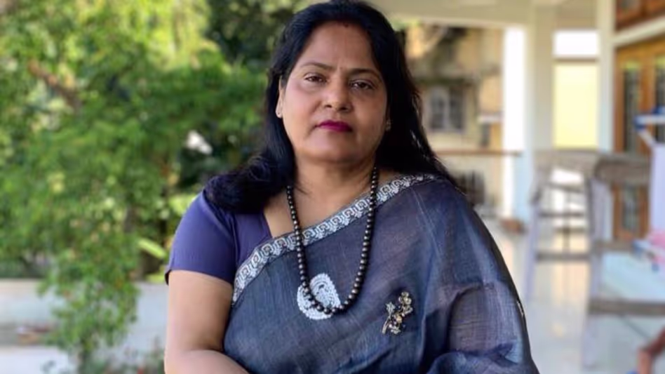 Assam के कैबिनेट मंत्री की पत्नी ने राजनीति में परिवारों को घसीटने की प्रवृत्ति की निंदा Assam के कैबिनेट मंत्री की पत्नी ने राजनीति में परिवारों को घसीटने की प्रवृत्ति की निंदा