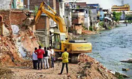 चारमीनार जोन में चल रहे नाला निर्माण कार्यों में तेजी लाएं: GHMC commissioner