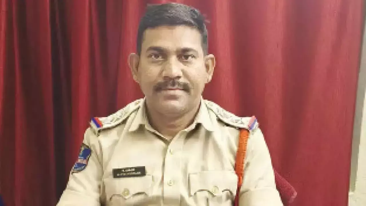 Telangana : धोखाधड़ी से जमीन हड़पने के आरोप में व्यक्ति गिरफ्तार Telangana : धोखाधड़ी से जमीन हड़पने के आरोप में व्यक्ति गिरफ्तार