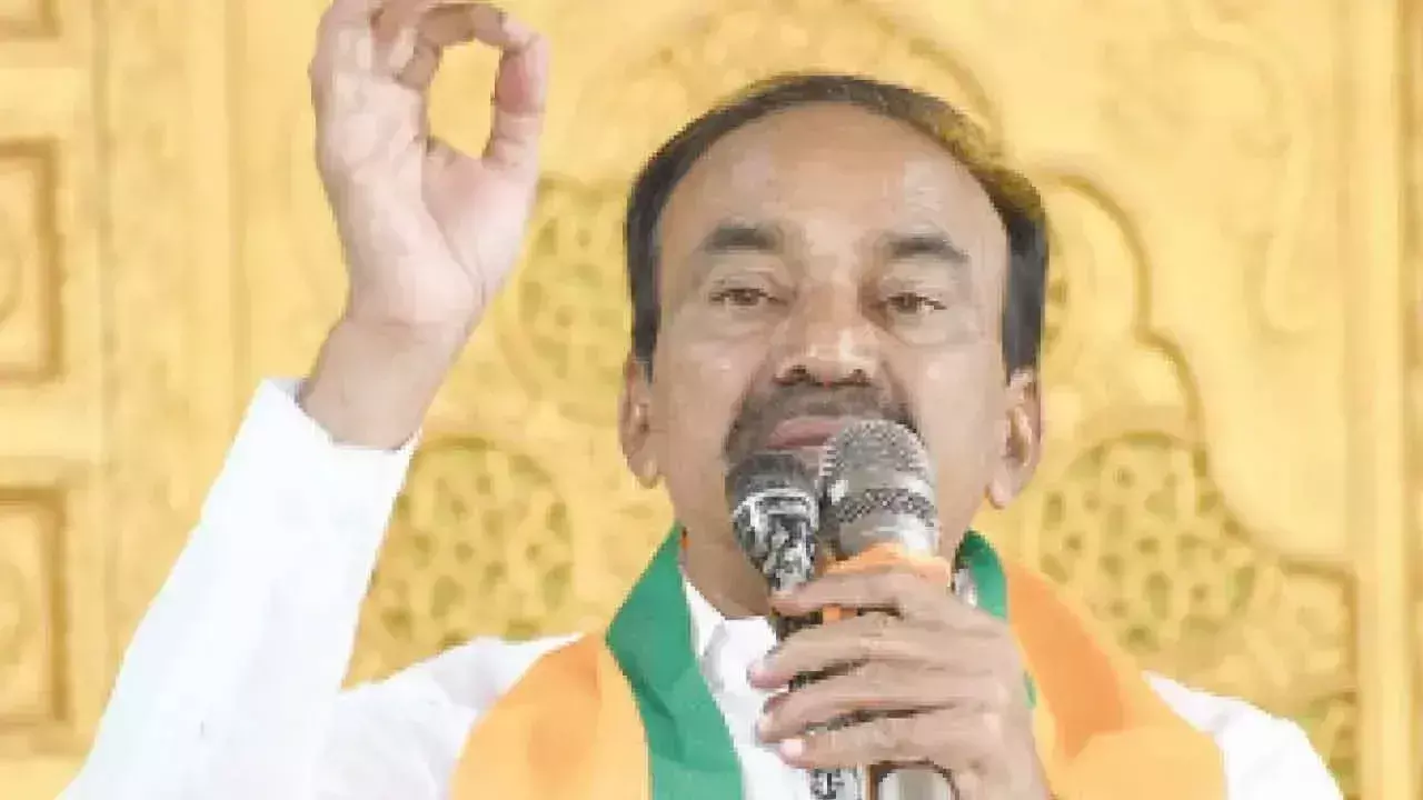 BJP सांसद एटाला ने सीएम पर पीएम मोदी और केंद्र के बारे में दोहरी बात करने का आरोप BJP सांसद एटाला ने सीएम पर पीएम मोदी और केंद्र के बारे में दोहरी बात करने का आरोप