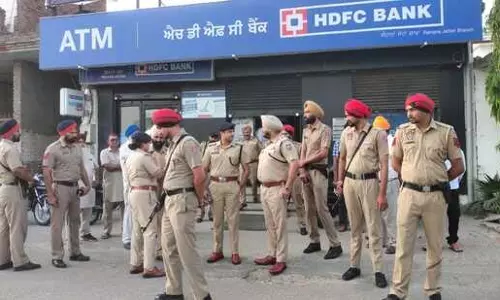 Phagwara: बैंक में घुसे लुटेरे, बंदूक दिखाकर लूटे ₹40 लाख