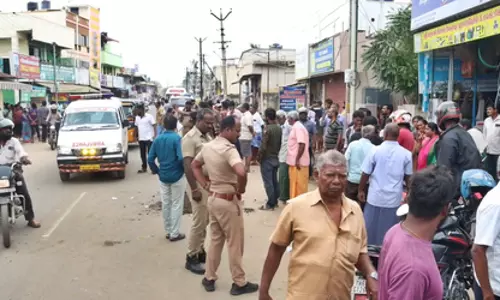 सड़क हादसा, लॉरी की चपेट में आई महिला की मौके पर मौत