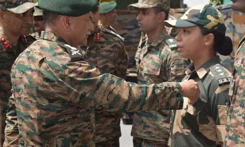 सेना प्रमुख ने ऑपरेशन सिंदूर के दौरान असाधारण साहस के लिए BSF अधिकारी नेहा भंडारी को सम्मानित किया