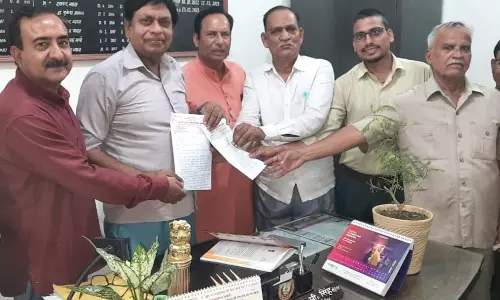 Farrukhabad: शिक्षक संघ ने समस्याओं को लेकर डीआईओएस को सौंपा ज्ञापन Farrukhabad: शिक्षक संघ ने समस्याओं को लेकर डीआईओएस को सौंपा ज्ञापन