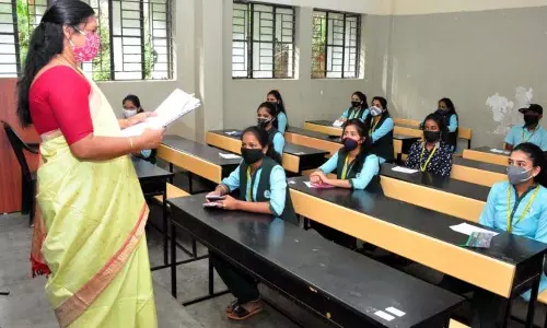 Karnataka: स्वास्थ्य विभाग ने स्कूलों को फिर से खोलने से पहले कोविड-19 दिशानिर्देश जारी किए