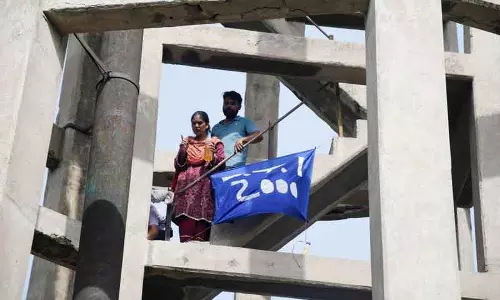 Ludhiana: सरकार के खिलाफ विरोध प्रदर्शन में शिक्षक पानी की टंकी पर चढ़े