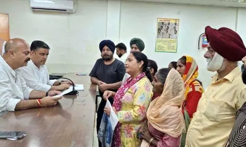 Jammu: युद्धवीर सेठी-सुरिंदर भगत ने लगाया जनता दरबार Jammu: युद्धवीर सेठी-सुरिंदर भगत ने लगाया जनता दरबार