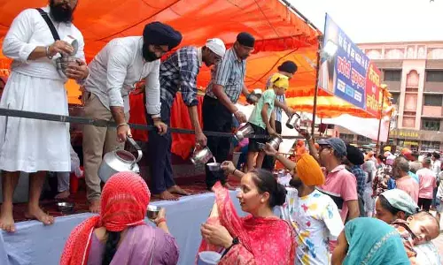 Guru Arjan Dev शहीदी पर्व श्रद्धापूर्वक मनाया गया Guru Arjan Dev शहीदी पर्व श्रद्धापूर्वक मनाया गया